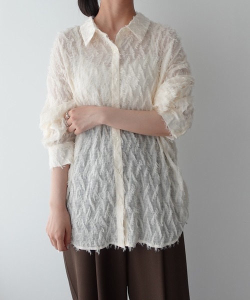 YECCA VECCA(イェッカヴェッカ)の「サイドドロストシアージャガードシャツ(シャツ/ブラウス・レディース・アイボリー/ブラック/レッド・FREE)」の4枚目の写真