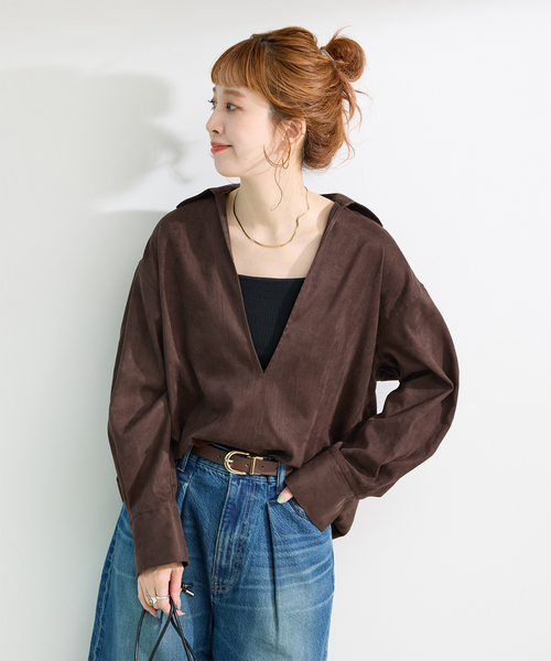 B.C STOCK(ベーセーストック)の「手洗い可 / スエードライクスキッパーシャツ(シャツ/ブラウス・レディース・ブラウン/アイボリー・FREE)」の1枚目の写真