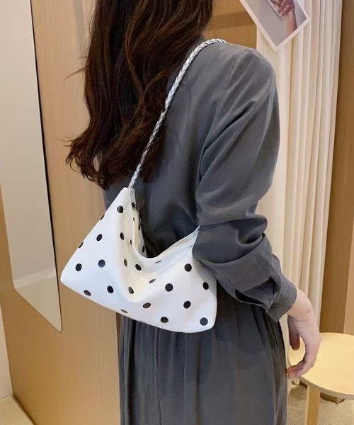 Achic(アシック)の「ドット柄ショルダーバッグ(ショルダーバッグ・レディース・ホワイト/ブラック・F)」の5枚目の写真