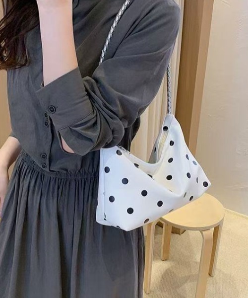 Achic(アシック)の「ドット柄ショルダーバッグ(ショルダーバッグ・レディース・ホワイト/ブラック・F)」の6枚目の写真