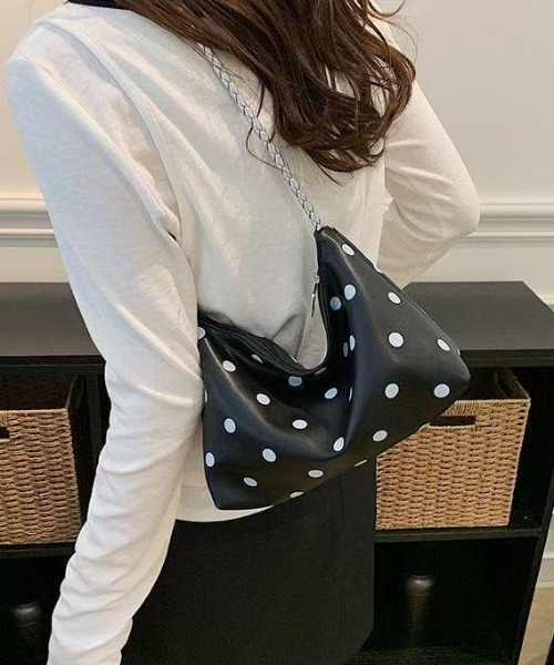 Achic(アシック)の「ドット柄ショルダーバッグ(ショルダーバッグ・レディース・ホワイト/ブラック・F)」の7枚目の写真