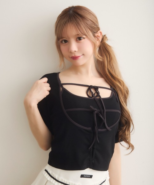 TITTY&CO.（ティティーアンドコー）の「ダブルリボンキャミセットトップス（Tシャツ/カットソー・レディース・ベージュ/ブラック・FREE）」の2枚目の写真