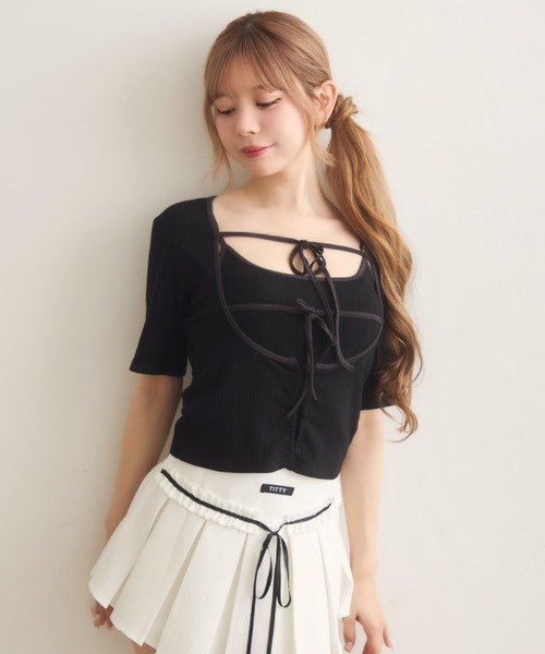 TITTY&CO.（ティティーアンドコー）の「ダブルリボンキャミセットトップス（Tシャツ/カットソー・レディース・ベージュ/ブラック・FREE）」の10枚目の写真