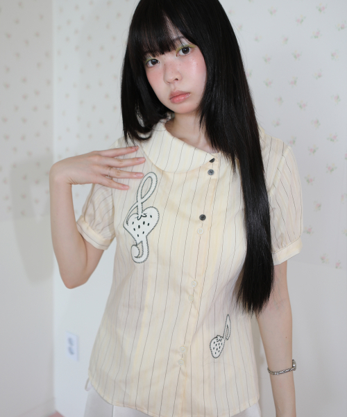 NOFFICIALNOFFICE(ノフィシャルノフィス)の「ベリーノート刺繍ブラウスイエロー(シャツ/ブラウス・レディース・その他・FREE)」の2枚目の写真