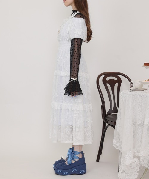 axes femme POETIQUE（アクシーズファムポエティック）の「ショルダーリボン総レースワンピース（ワンピース・レディース・ホワイト/ブラック・MEDIUM）」の4枚目の写真