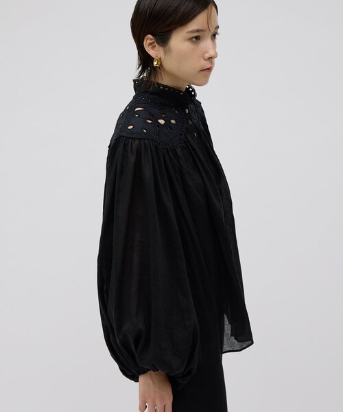 Whim Gazette(ウィムガゼット)の「レース切替ギャザーブラウス(シャツ/ブラウス・レディース・ブラック/オフホワイト・FREE)」の10枚目の写真