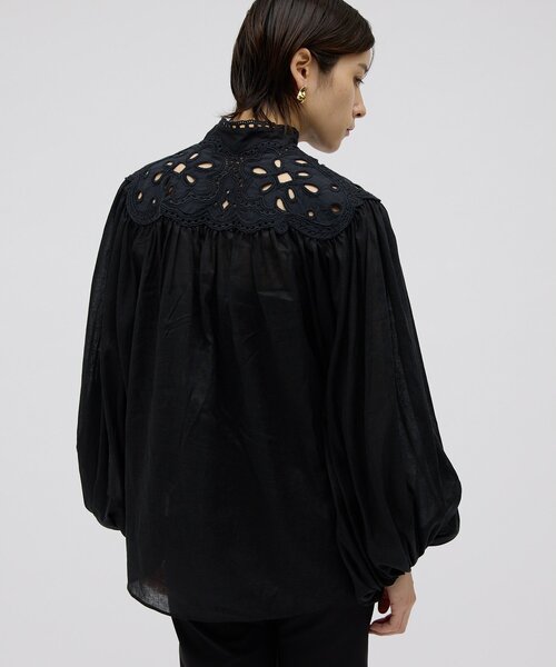 Whim Gazette(ウィムガゼット)の「レース切替ギャザーブラウス(シャツ/ブラウス・レディース・ブラック/オフホワイト・FREE)」の9枚目の写真