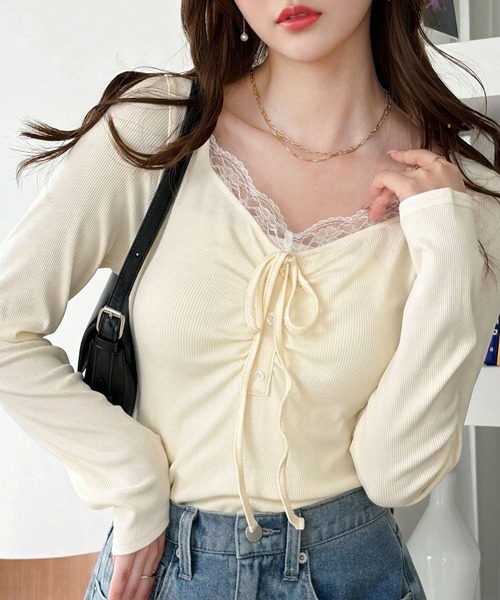 muet.(ミュエ)の「フロントレースギャザーリボントップス(Tシャツ/カットソー・レディース・アイボリー/ブラック/ホワイト系その他/チャコール・MEDIUM/LARGE)」の1枚目の写真