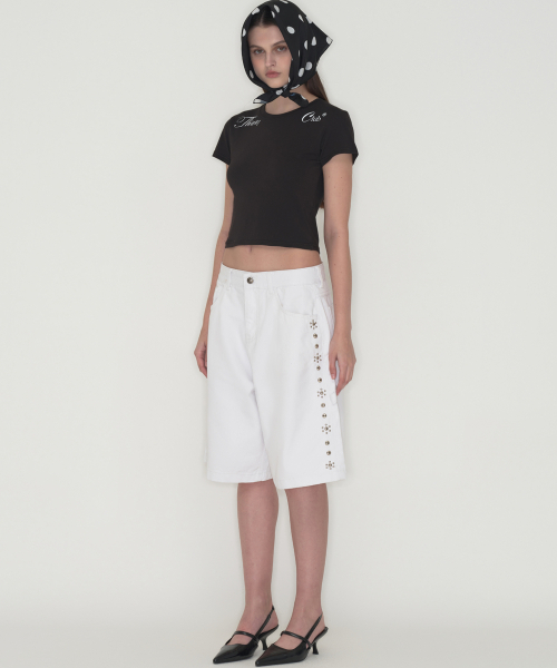 THIRSTYCLUB(サースティークラブ)の「Side studded bermuda pants - White (Unisex)(その他パンツ・レディース・その他・1/2)」の2枚目の写真