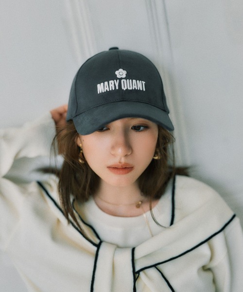 MARY QUANT(マリークワント)の「【MARY QUANT×VIS】ロゴ刺繍スエードキャップ(キャップ・レディース・チャコールグレー/ピンク・FREE)」の1枚目の写真