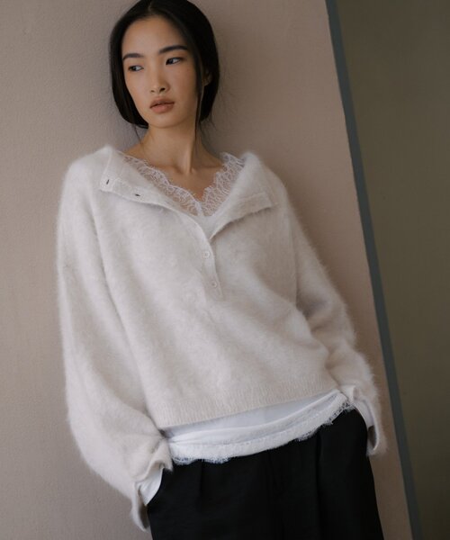 SHENERY(シーナリー)の「ファーカシミヤ2WAYヘンリーニット(ニット/セーター・レディース・チャコールグレー/オフホワイト/ブルー系その他/キャメル・FREE)」の2枚目の写真