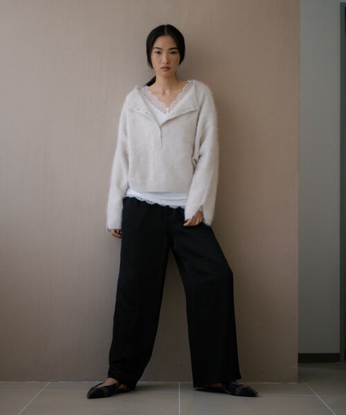 SHENERY(シーナリー)の「ファーカシミヤ2WAYヘンリーニット(ニット/セーター・レディース・チャコールグレー/オフホワイト/ブルー系その他/キャメル・FREE)」の5枚目の写真