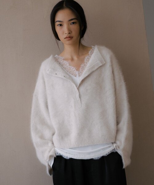 SHENERY(シーナリー)の「ファーカシミヤ2WAYヘンリーニット(ニット/セーター・レディース・チャコールグレー/オフホワイト/ブルー系その他/キャメル・FREE)」の7枚目の写真