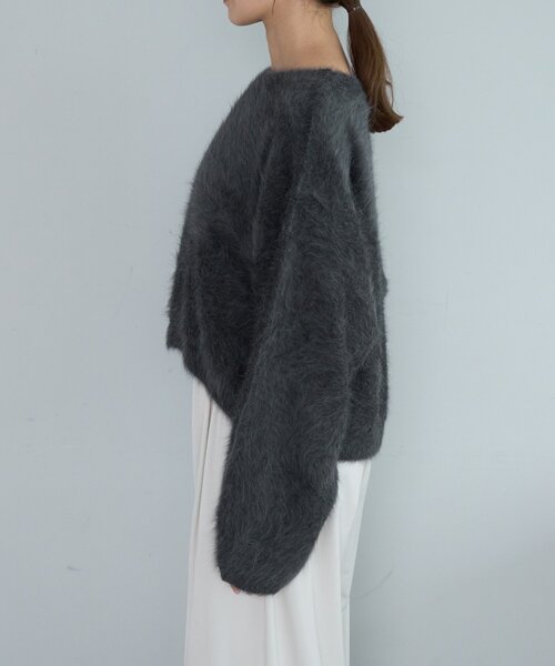 SHENERY(シーナリー)の「ファーカシミヤ2WAYヘンリーニット(ニット/セーター・レディース・チャコールグレー/オフホワイト/ブルー系その他/キャメル・FREE)」の17枚目の写真