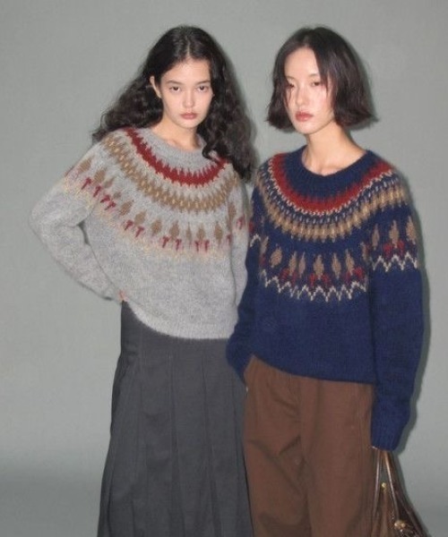 SHERU(シェル)の「レトロノルディック柄シャギーニット(ニット/セーター・レディース・グレー/ネイビー・M)」の8枚目の写真