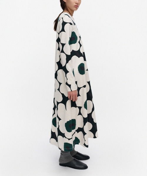 marimekko(マリメッコ)の「Hujanhajan Unikko / Dress(ワンピース・レディース・ホワイト×ブラック・X-SMALL/SMALL/MEDIUM/LARGE)」の3枚目の写真