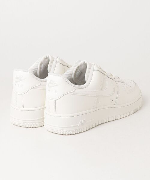 NIKE（ナイキ）の「NIKE/ナイキ ｴｱ ﾌｫｰｽ 1 07（スニーカー・メンズ・オフホワイト・25.5cm/26cm/26.5cm/27cm/27.5cm）」の2枚目の写真