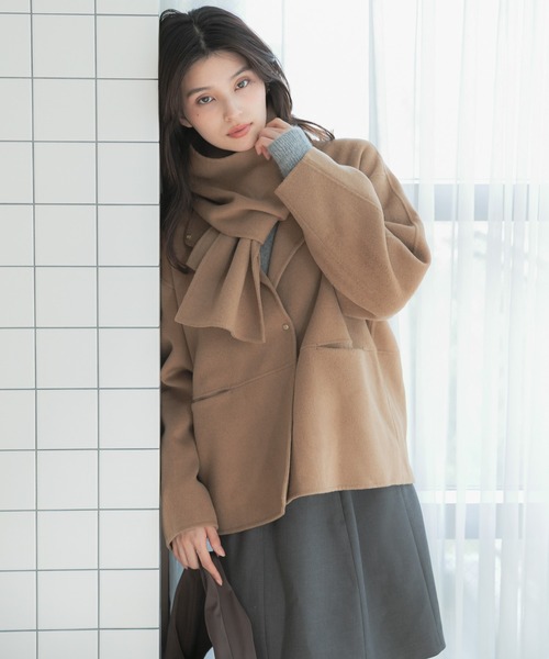 URBAN RESEARCH ROSSO WOMEN(アーバンリサーチ ロッソ)の「カシミヤビーバーストール付ノーカラーコート(その他アウター・レディース・ブラック/キャメル・FREE)」の1枚目の写真