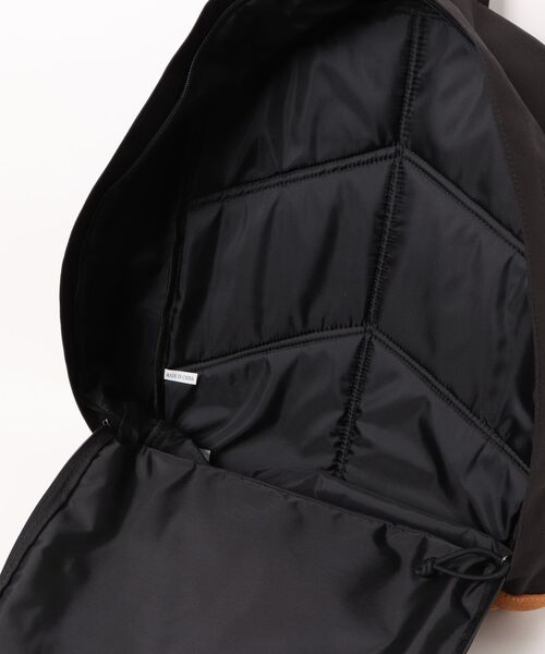 Eddie Bauer(エディーバウアー)の「コンパス バックパック(バックパック/リュック・メンズ・レッド/ブラック/ネイビー/パープル・F)」の7枚目の写真