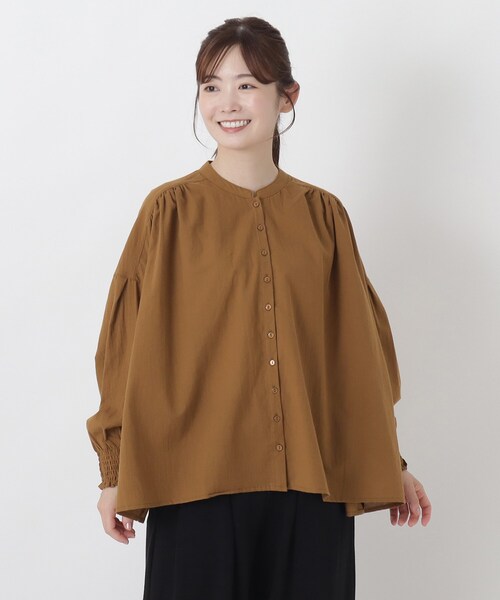 one'sterrace(ワンズテラス)の「袖シャーリングコットンブラウス(シャツ/ブラウス・レディース・ネイビー系5/ブラック系8/キャメル・02)」の3枚目の写真