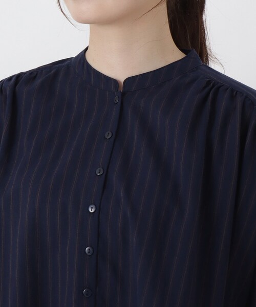 one'sterrace(ワンズテラス)の「袖シャーリングコットンブラウス(シャツ/ブラウス・レディース・ネイビー系5/ブラック系8/キャメル・02)」の7枚目の写真