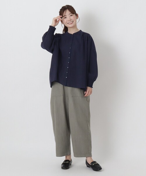 one'sterrace(ワンズテラス)の「袖シャーリングコットンブラウス(シャツ/ブラウス・レディース・ネイビー系5/ブラック系8/キャメル・02)」の16枚目の写真