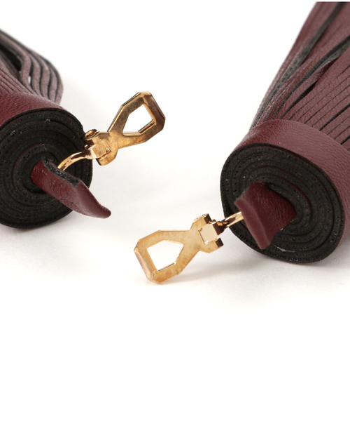 SMELLY（スメリー）の「SMELLY ビッグフリンジイヤリング（イヤリング・レディース・ボルドー/ブラック/カーキ・ONE）」の4枚目の写真