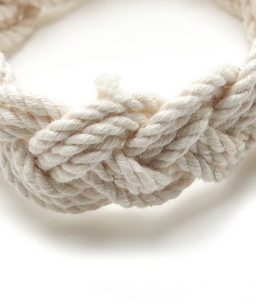 BEAMS(ビームス)の「NANTUCKET KNOTWORKS / 3ロープブレスレット(ブレスレット・メンズ・ナチュラル・MEDIUM/LARGE)」の4枚目の写真