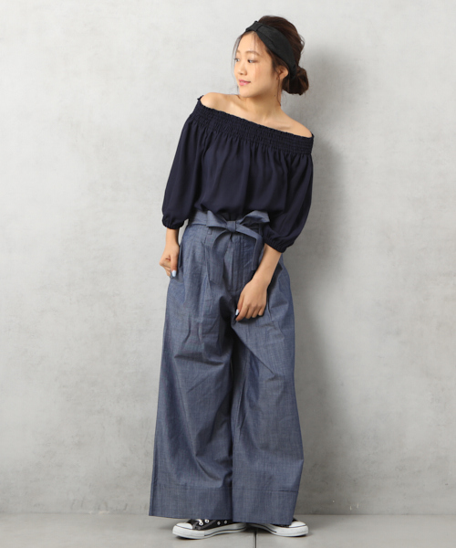 COLONY 2139（コロニートゥーワンスリーナイン）の「ライトデニム裾ターンバックワイドパンツ（デニムパンツ・レディース・ブルー/ネイビー・MEDIUM/SMALL）」の2枚目の写真