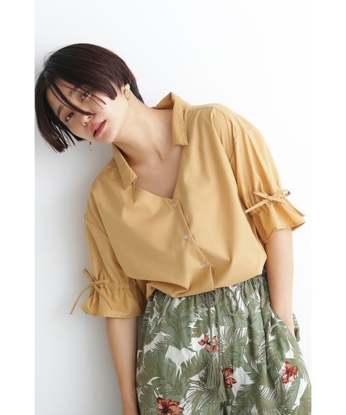 FREE'S MART（フリーズマート）の「キャンディースリーブＶネックシャツ（シャツ/ブラウス・レディース・ホワイト/ホワイト系その他/ベージュ/ダークネイビー・FREE）」の6枚目の写真