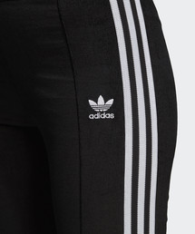 adidas（アディダス）の「フレアトラックパンツ [FLARED TRACK PANTS