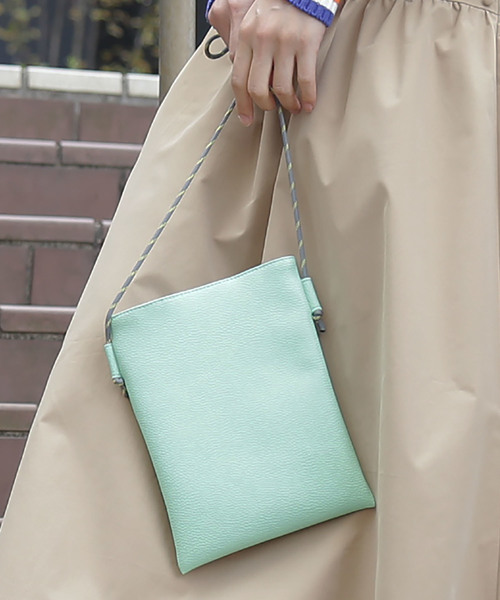 FREE'S MART（フリーズマート）の「ロープサコッシュ（ショルダーバッグ・レディース・ブラック/ベージュ/ライトグリーン・ﾌﾘ-）」の3枚目の写真