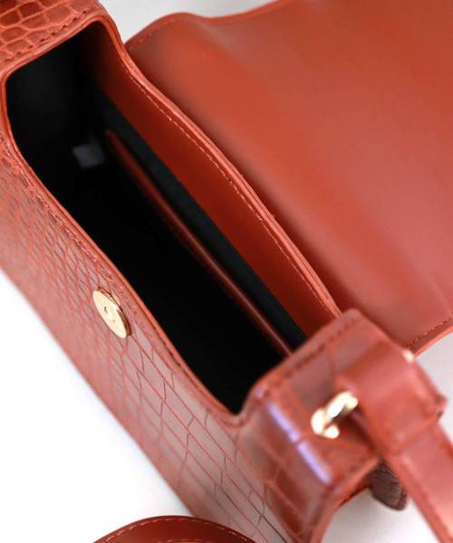 florist（フローリスト）の「クロコ調スクエアフラップショルダーバッグ（ショルダーバッグ・レディース・ブラック/キャメル/ワイン・FREE）」の7枚目の写真