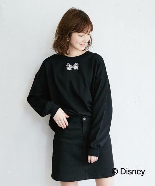 Disney（ディズニー）の「【限定ディズニーデザイン】裏毛ゆるスウェット/ミッキーマウス＆ミニーマウス（Tシャツ/カットソー・レディース・ブラック/ベージュ/レッド・MEDIUM/LARGE）」の4枚目の写真