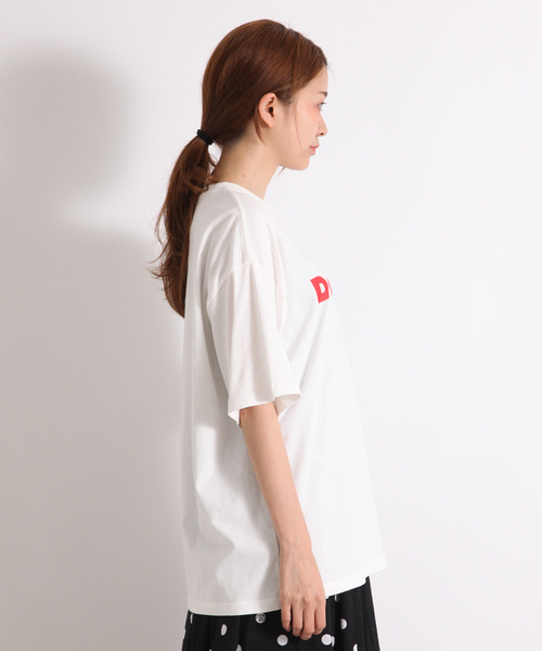 FRAPBOIS（フラボア）の「ＤＯＭＤＯＭＴ　ビッグシルエット ロゴ 白 Tシャツ（Tシャツ/カットソー・レディース・ホワイト・1/2）」の3枚目の写真