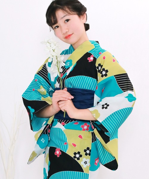 KYOETSU（キョウエツ）の「浴衣 女の子 子供 3点セット( 浴衣 + 帯 + 下駄 ) レトロB（浴衣・キッズ・ホワイト系その他/ピンク系その他/オレンジ系その他/ホワイト系その他2/ブルー系その他4/ブルー系その他6/ピンク系その他2/レッド系その他2/オレンジ系その他3/オレンジ系その他4/レッド系その他/ブルー系その他5/オレンジ系その他2/ブルー系その他2/ブルー系その他3/ブルー系その他/その他2/その他1/その他6/その他7/その他4/その他5/その他3・130/150/140）」の6枚目の写真