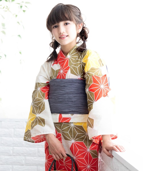 KYOETSU（キョウエツ）の「浴衣 女の子 子供 3点セット( 浴衣 + 帯 + 下駄 ) レトロB（浴衣・キッズ・ホワイト系その他/ピンク系その他/オレンジ系その他/ホワイト系その他2/ブルー系その他4/ブルー系その他6/ピンク系その他2/レッド系その他2/オレンジ系その他3/オレンジ系その他4/レッド系その他/ブルー系その他5/オレンジ系その他2/ブルー系その他2/ブルー系その他3/ブルー系その他/その他2/その他1/その他6/その他7/その他4/その他5/その他3・130/150/140）」の16枚目の写真