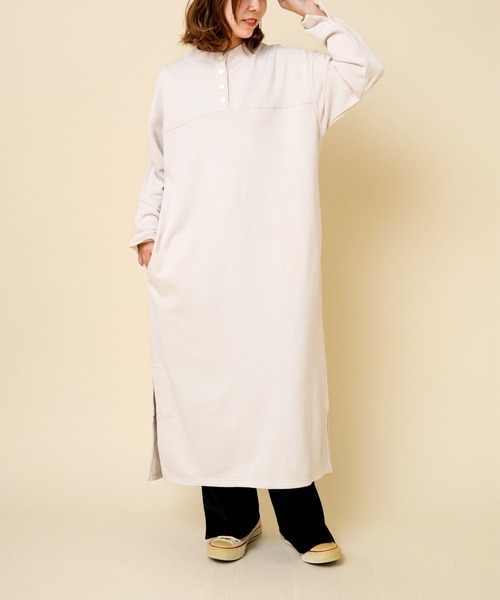 RNA-N（アールエヌエーエヌ）の「M1194 ソフト裏毛ハーフボタンワンピース（ワンピース・レディース・ダークブラウン/オフホワイト/ピンク・MEDIUM）」の2枚目の写真