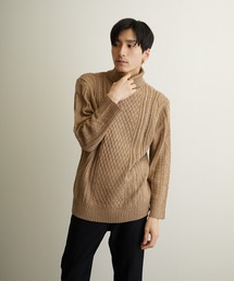 /７ゲージケーブル編みタートルネックニット/