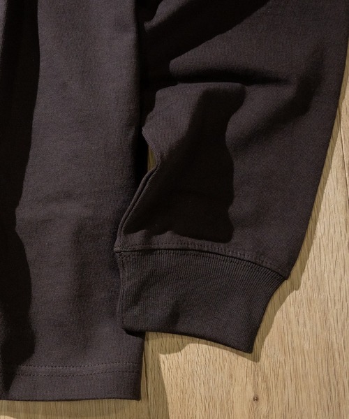 Carhartt（カーハート）の「【22】〔Carhartt/カーハート〕ヘビーウェイト ポケットロングTシャツ（Tシャツ/カットソー・メンズ・ブラック/チャコールグレー/ライトグレー/グリーン/ネイビー/ワイン/ダークブラウン・XX-LARGE/MEDIUM/X-LARGE/LARGE/SMALL）」の11枚目の写真