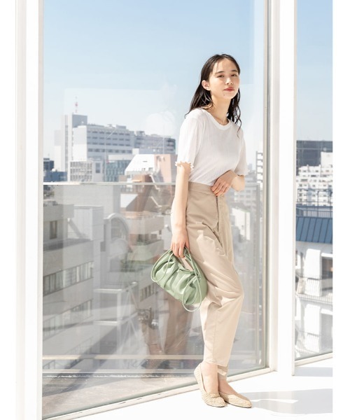 fifth(フィフス)の「細プリーツグロッシーブラウス(シャツ/ブラウス・レディース・ブラック/ホワイト/ライトカーキ・MEDIUM)」の6枚目の写真