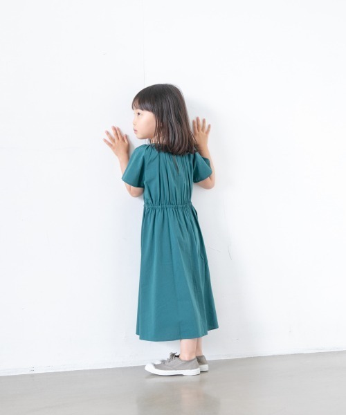 LOWRYS FARM(ローリーズファーム)の「ギャザーワンピース 890386(ワンピース・キッズ・アイボリー/ブラック/グリーン・MEDIUM/LARGE/X-LARGE)」の1枚目の写真