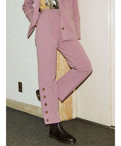 jouetie（ジュエティ）の「ヘムボタンスリットパンツ（スラックス・レディース・ブラック/パープル/オレンジ/グリーン/アイボリー・MEDIUM）」の4枚目の写真