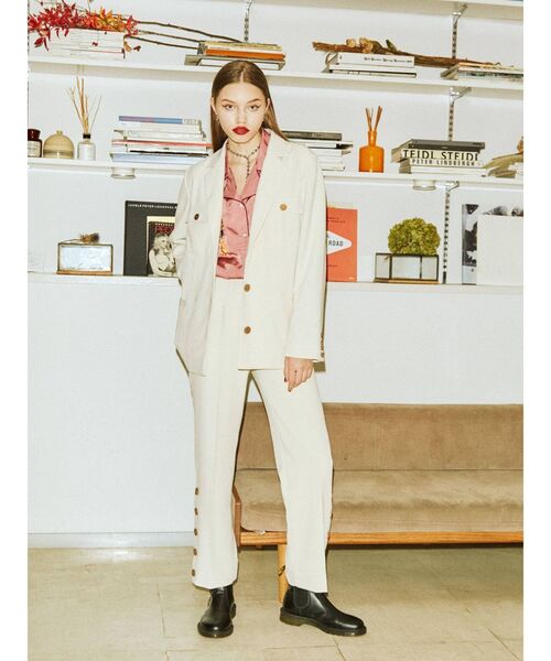 jouetie（ジュエティ）の「ヘムボタンスリットパンツ（スラックス・レディース・ブラック/パープル/オレンジ/グリーン/アイボリー・MEDIUM）」の9枚目の写真