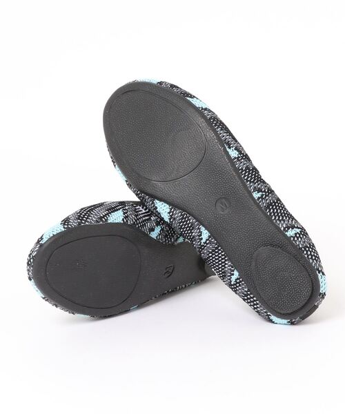 チチカカ（チチカカ）の「幾何スムースニットフラットシューズ（パンプス・レディース・ベージュ/グレー/ピンク・MEDIUM/LARGE）」の17枚目の写真