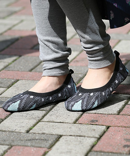 チチカカ（チチカカ）の「幾何スムースニットフラットシューズ（パンプス・レディース・ベージュ/グレー/ピンク・MEDIUM/LARGE）」の3枚目の写真