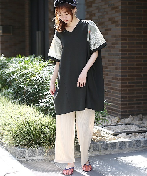 チチカカ（チチカカ）の「幾何スムースニットフラットシューズ（パンプス・レディース・ベージュ/グレー/ピンク・MEDIUM/LARGE）」の4枚目の写真