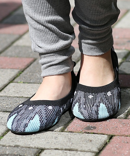 チチカカ（チチカカ）の「幾何スムースニットフラットシューズ（パンプス・レディース・ベージュ/グレー/ピンク・MEDIUM/LARGE）」の19枚目の写真