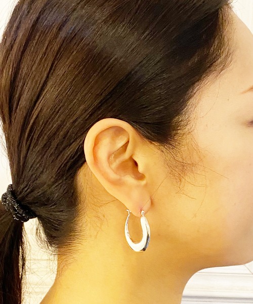 Blanche(ブランシュ)の「Blanche ブランシュ ボリュームデザインピアス Desir(デジー) SILVER(ピアス(両耳用)・レディース・シルバー/ゴールド・FREE)」の3枚目の写真