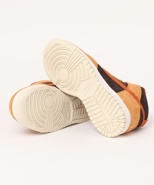 NIKE(ナイキ)の「Nike Dunk Hi Retro Prm DD1401-200(スニーカー・レディース・ブラウン・24㎝/25㎝/24.5㎝)」の2枚目の写真